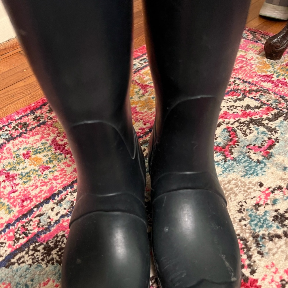 Hunter navy rain boots - Picture 2 of 8